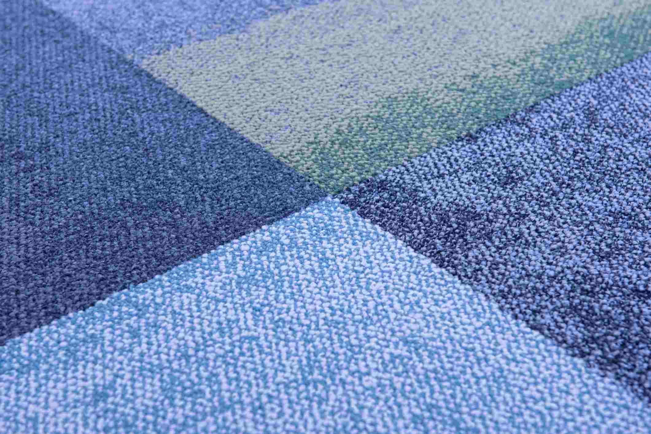 Jak układać płytki dywanowe?